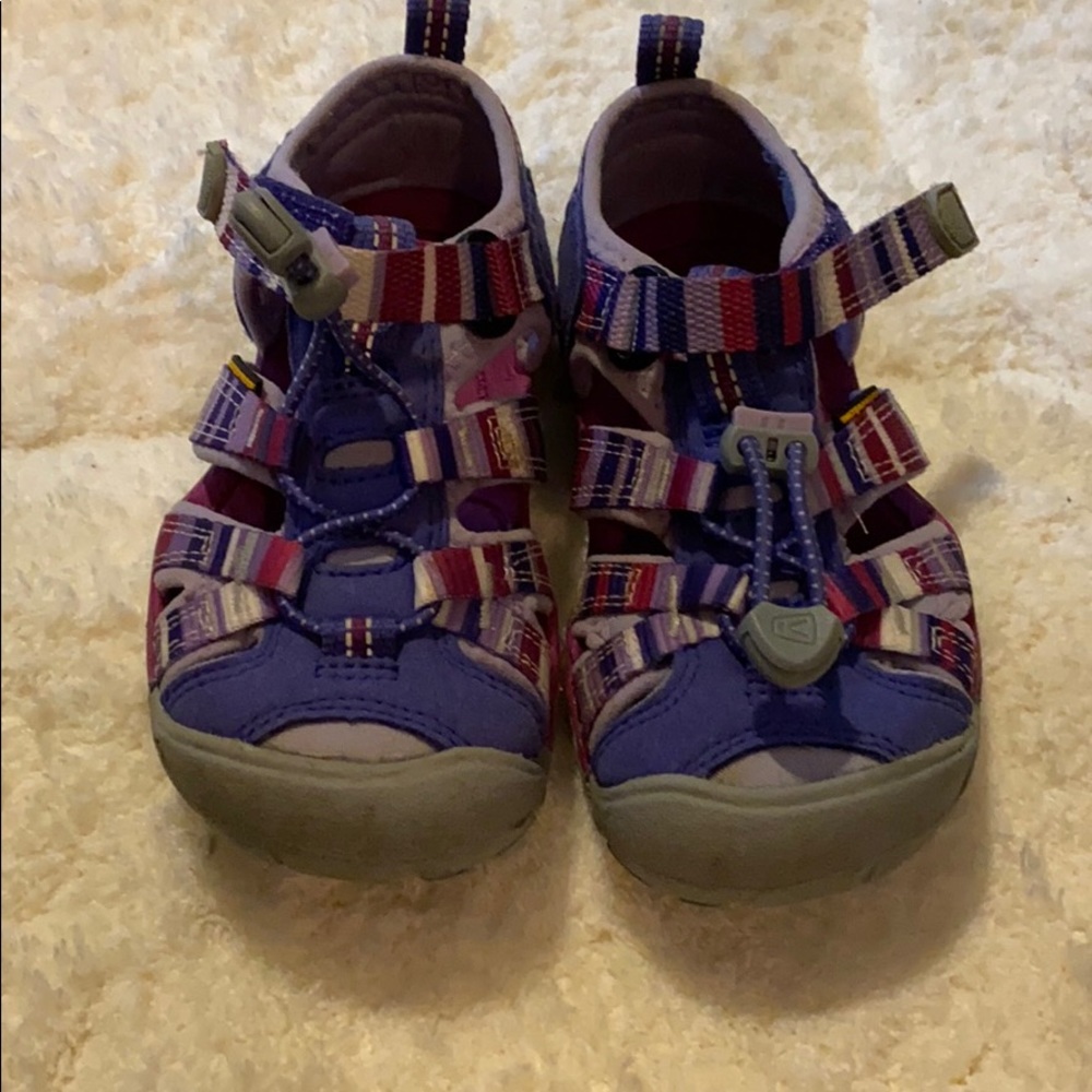 Keen Girls size 9